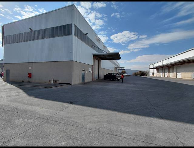 927M² WAREHOUSE TO LET IN POMONA